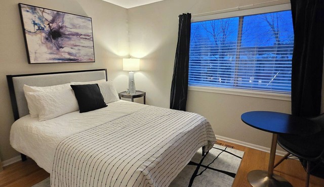 1Bed/1Bath Private Suite in Furnished Townhome University of Chicago Hyde Park in Chicago