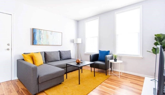 1R - ❤️ Low Prices! Stylish 2BR Apartment in Logan Square! in Chicago