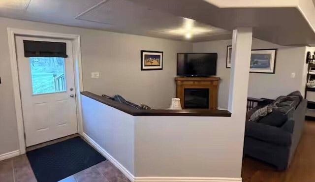 2 BD Apartment-Sleeps 5 Near Stonefields Estate & Mississippi River, Heated Pool in Carleton Place