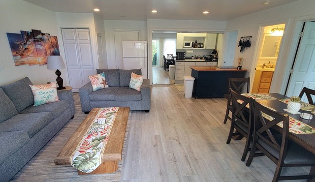 2 Bedroom - Steps away from Kailua Beach Park!