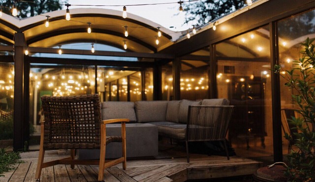 2 mi from LSU! MCM Masterpiece - Sleeps 10 in Baton Rouge
