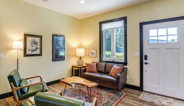 2 Mi to Dtwn Palmer: Custom Valley Home w/Garage