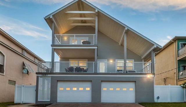 2 Min. Walk to Beach/Ocean Views/Hot Tub/Game Room/Bikes/In-Law Suite in St. Augustine