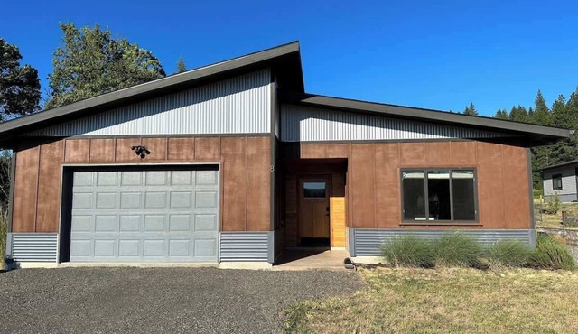 3 Bed/2 Bath Home In Paradise! in White Salmon