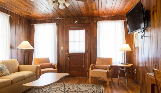 3 Br 2 Ba Cottage, pet friendly, walk 300 Ft. to the ocean, Boardwalk and Pier in Myrtle Beach