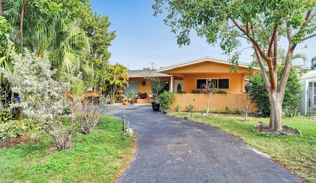 3 BR/2 Miles Beach/Safe & Secure Imperial Point neighborhood.