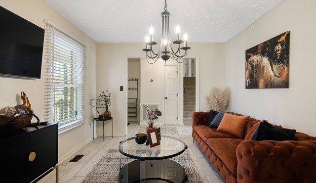 3 Miles from Hope Mills Lake! 2 acre home with 5 SmartTvs + Self Check