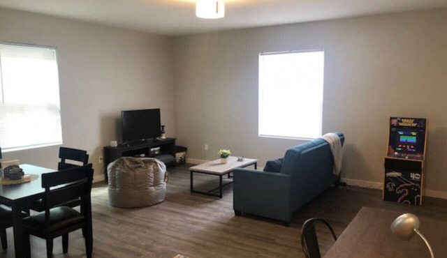 3143 Dover #2 · Modern Apartment High End Finishes & Washer/Dryer In-unit. in Longview