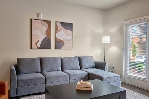 3BD Sanctuary Stones Throw from DT Clayton