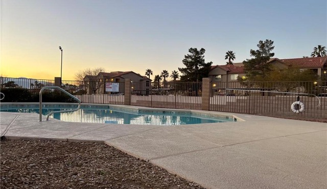 3bedroom with pool, garage access unit 1
