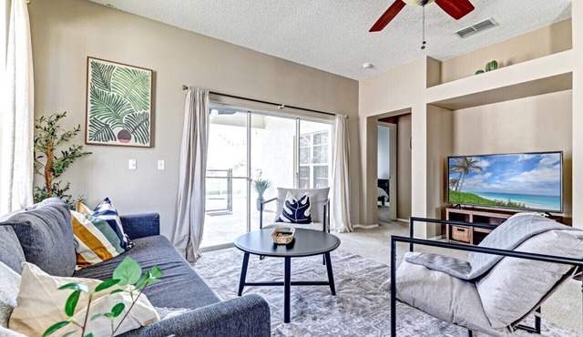 3BR | Screened Pool | 5-Game Room | Lake 9-Min Walk | 10 Min Disney | Sleeps 9