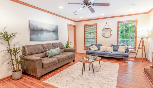 4 Bed, King Bed, Tvs ,Grill, Crib, Kids Essentials,Sleep Noise Machine,Bond Park
