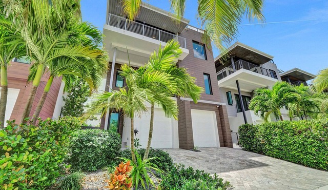 4-bedroom Luxury Oceanfront Beach Villa