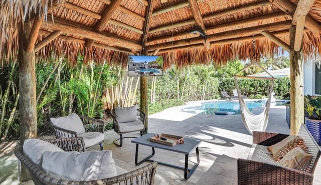 4 BR Beach Home Heated Pool Jacuzzi + Tiki TV Hut