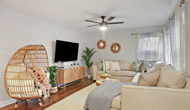 4BR Boho Oasis - Kid-Friendly, Library, Central in West Chicago