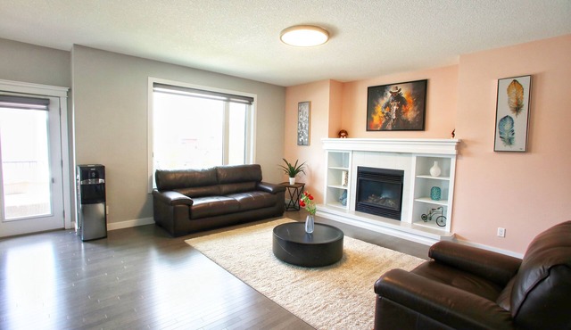 4BR Cozy Home in Evanston in Calgary