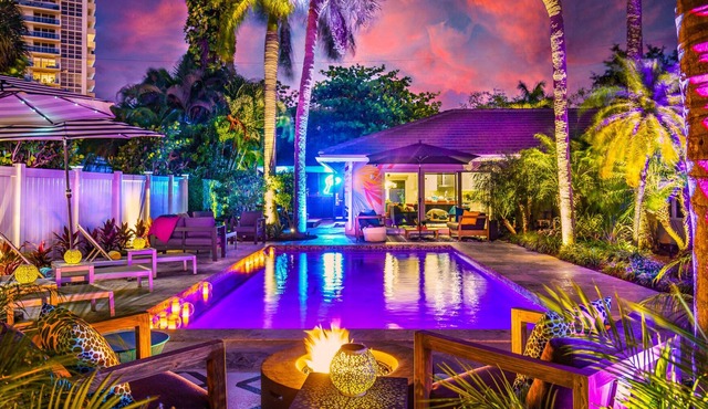5 BD LUXURY BEACH HOUSE: Heated Pool+Outdoor Bar+Hot Tub+Ping Pong