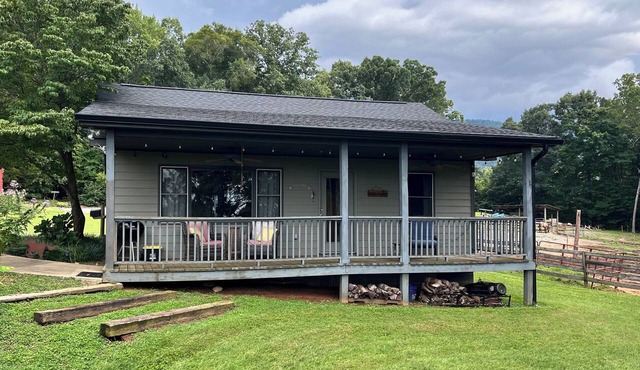 5 Mi to Downtown Morganton: Cabin on Horse Farm