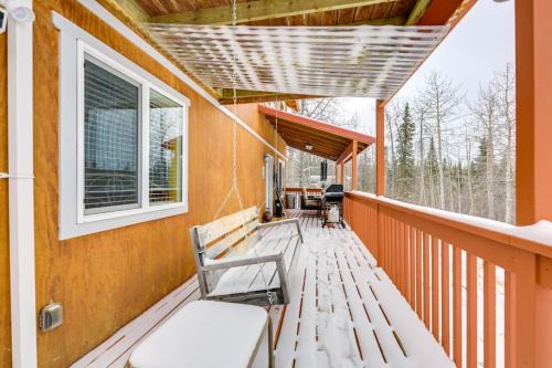 5 Mi to Kasilof River: Forest-View Retreat w/Deck