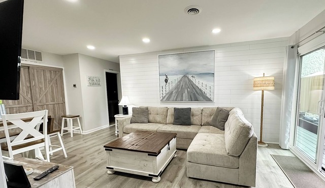☆ 5-Star Retreat w/Private Courtyard, Steps to Beach, Pools, Shops & Dining