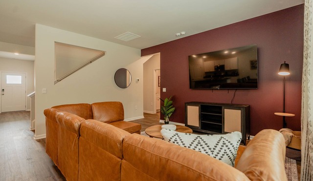 5BR/3B, Sleeps 13, Pets+, Garage - Maroon