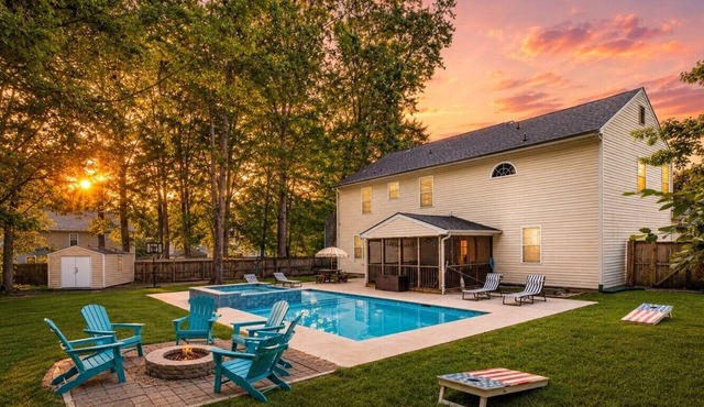 5BR | Heated Pool, Hot Tub, Fire Pit & Backyard in Summerville