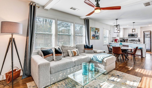 7 Mi to Dtwn Atlanta! Lovely Home w/Backyard