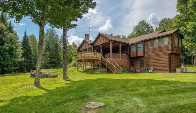 7 Valley View Lodge - Private, exquisitely decorated chalet close to downtown Rangeley. in Rangeley