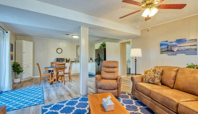 A comfortable home near the Motor Mile and Boone Lake, 5mins to I-26, Wing Deer Park, and the Mall. in Johnson City