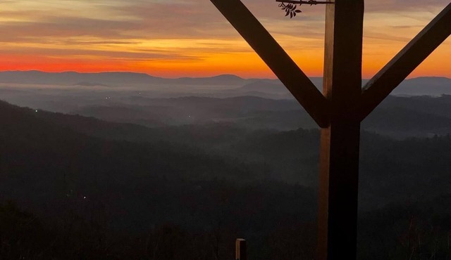 A Private Mountain Retreat with Stunning Views, Cozy Spaces, and Rustic Elegance