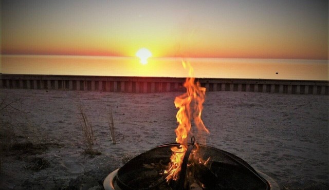 A Relaxing Fall Getaway on Hatteras Island~Quiet~Sound front~King suites~3 night in Avon