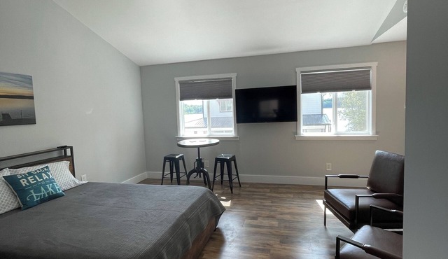 Adorable Lake front studio apartment