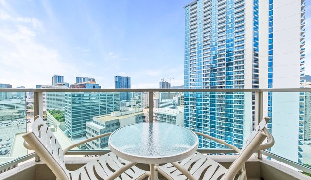 Ala Moana Studio Mountain View w/Balcony