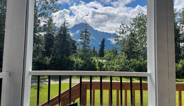 Alaskan Adventure Begins Here: Beautiful Creekside Oasis!