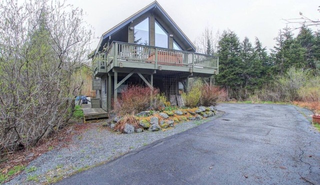 Alaskan Cabin Escape w a Hot Tub
