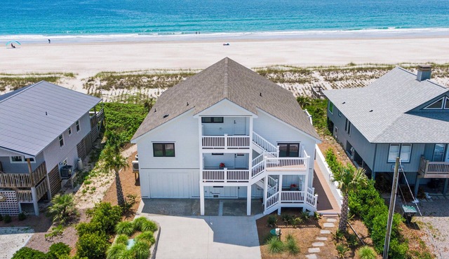 Amazing Grace #189 Oceanfront Luxurious Home, Sleeps 22, Hot Tub & Game Room!