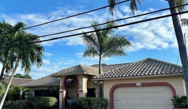 Amazing Lighthouse Point Water Front Home - Pool - Close to Beach