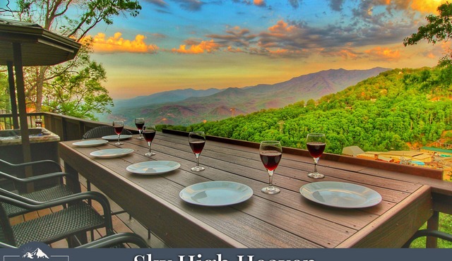 AMAZING Mt LeConte & Ober VIEWS! 2 Masters! 3 Fireplaces! Hot Tub! Game Room!