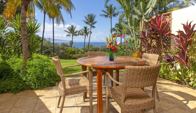 Amazing OceanView, Best, Front Row, Retractable Awning for Lanai! Relax, Enjoy!