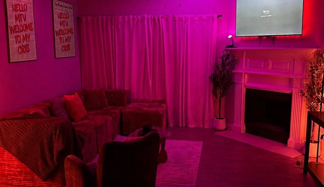 Ambient spacious property, 15 min from Mercedes Benz in Atlanta