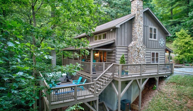 Among the Trees - Valle Crucis Cabin with hot tub, Pool Table, Pond, Fire pit