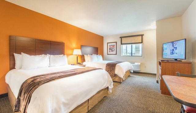 Anchorage Stays with Free Parking, Pet-Friendly Rooms and Kitchenettes in Anchorage