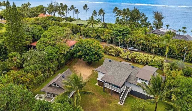 Anini Beach Home with Guesthouse, Steps to Sand