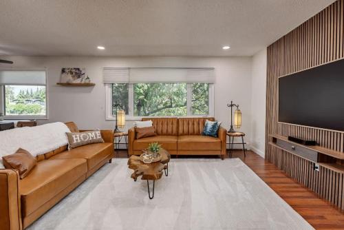 Artistic downtown 2br king bed