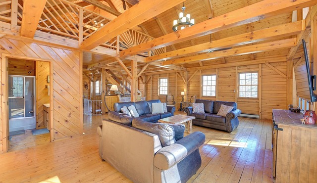 Athol Cabin w/Deck & Fire Pit, 10 Mi to Lake in Athol