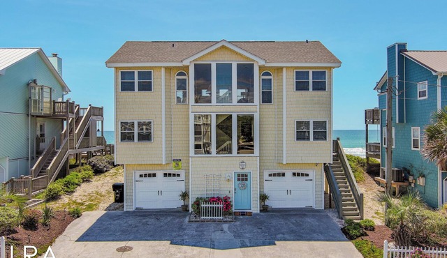 Audrey’s Pearl: Chic Beachfront Retreat