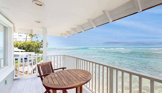August Special! Posh Beachfront Waikiki Home with 3 Lanais - Walk to Dining