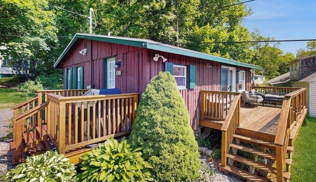 Bay Cabin- Beautifully updated cabin near town & Barrett