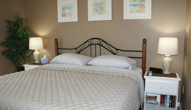 Bay Front Condo w/Pool One Block from the Beach!