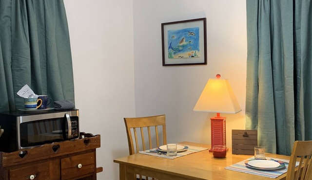 Beach Side Studio #2 - Pet Friendly, WiFi, Off-Street Parking, Large Smart TV